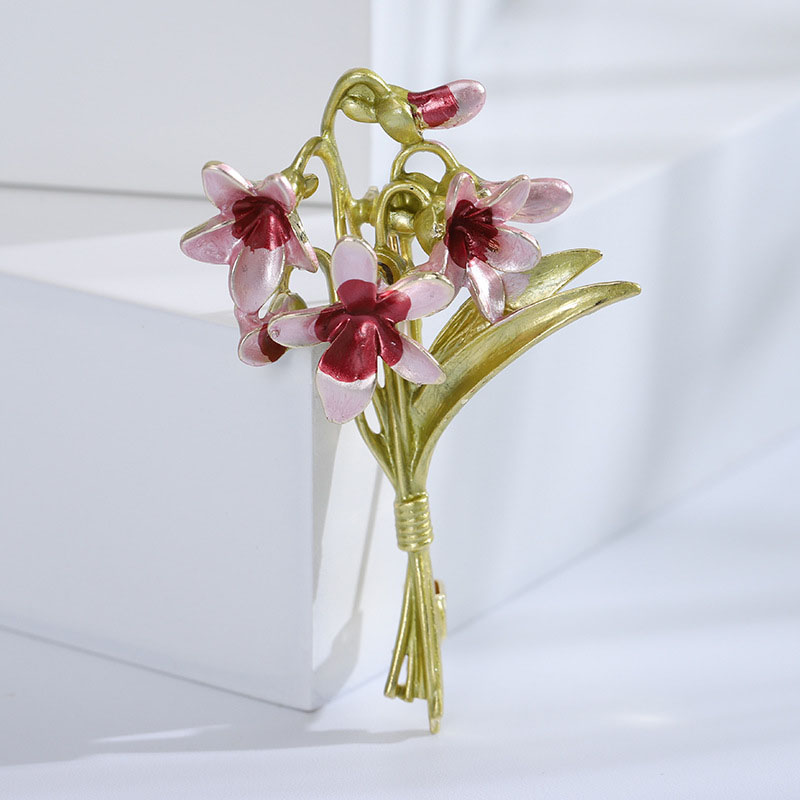 Blucome purple flower Brooch W - Suit Supply Wedding Party recension och pris