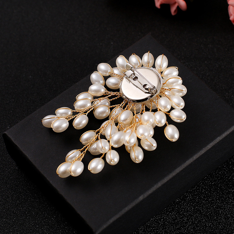 Pearls Brooch for Elegant Wome - Suit Supply Wedding Party recension och pris